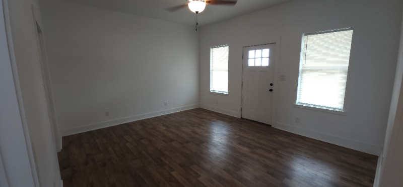 102 Pecan St - Photo 3 of 22