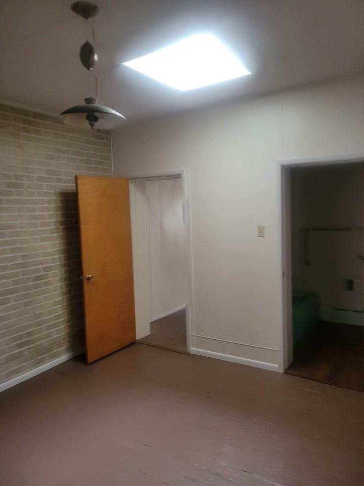 102 S Hickory St - Photo 3 of 8