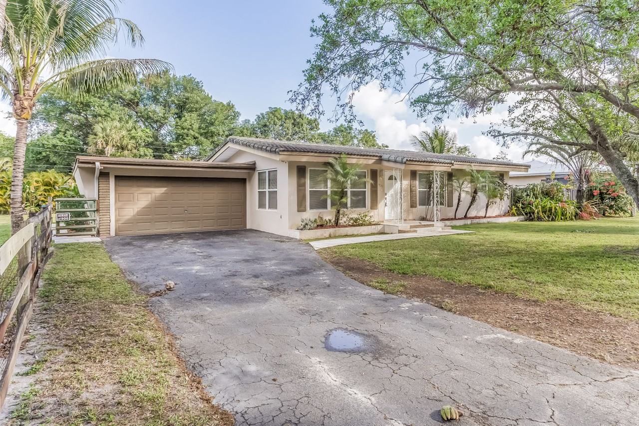 4033 Sw 2nd St - Photo 2 of 22