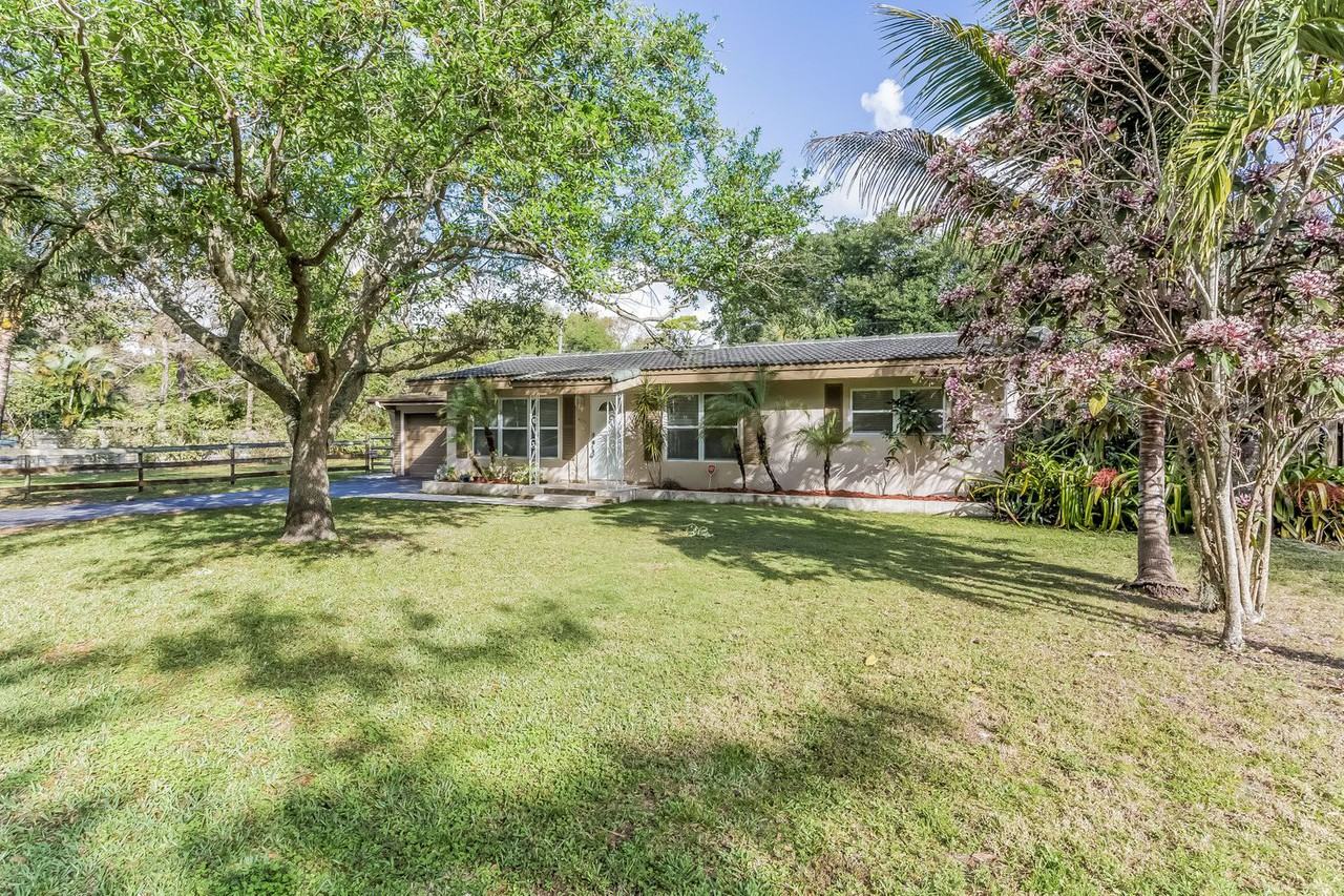 4033 Sw 2nd St - Photo 3 of 22