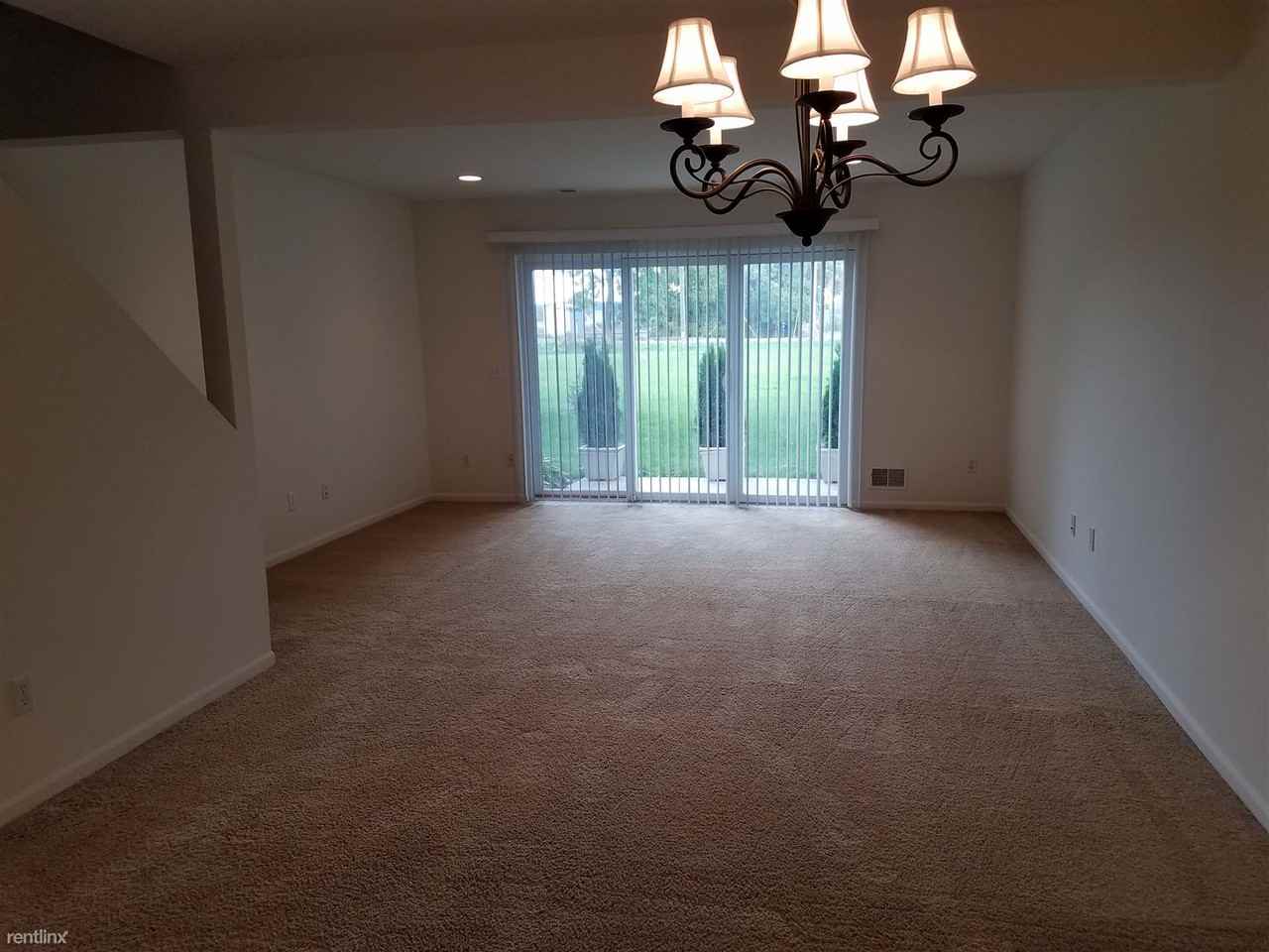 Chelsea Townhomes 704 West Middle Street - Photo 3 of 10