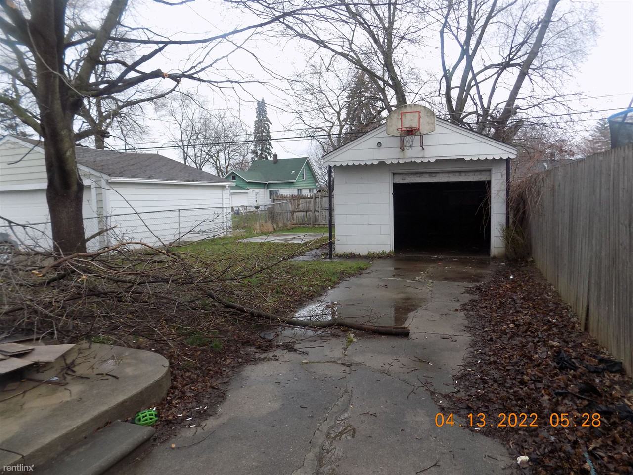 22852 Sharrow Ave - Photo 2 of 9