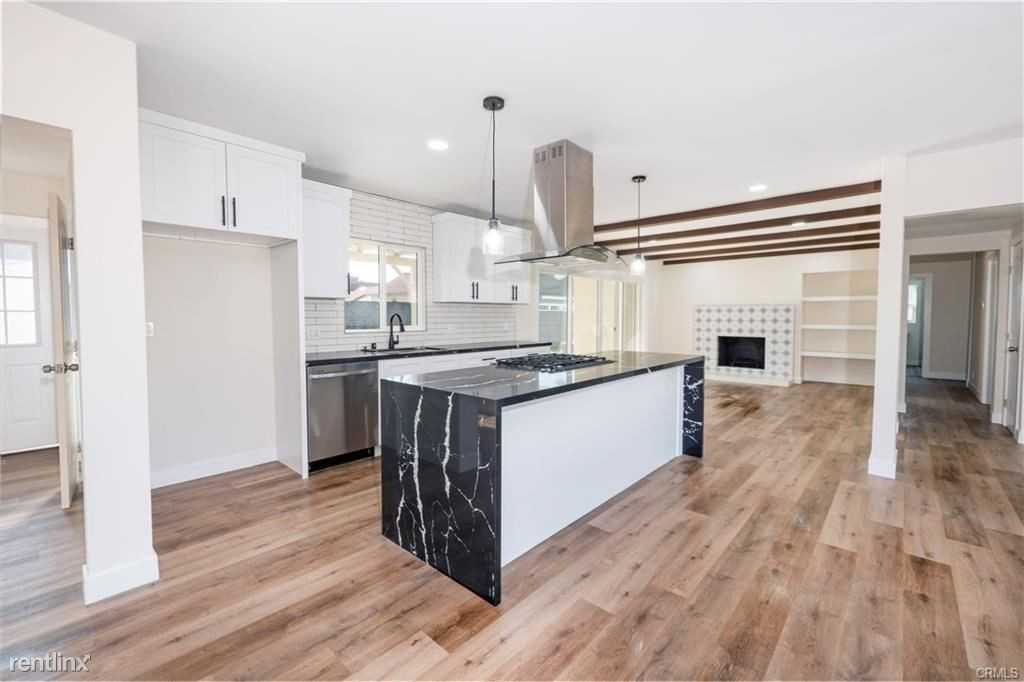 1532 E Algrove St - Photo 2 of 10