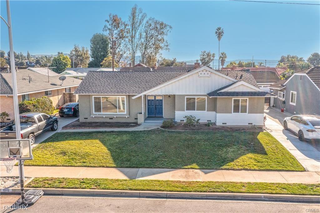 1532 E Algrove St - Photo 3 of 10