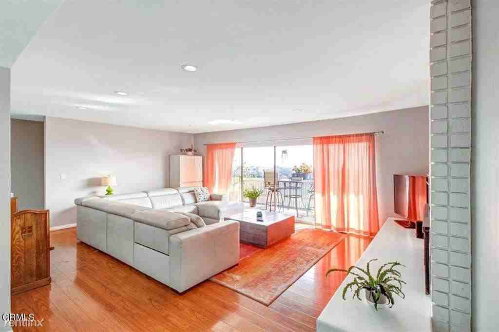 1028 Glen Oaks Blvd - Photo 3 of 10