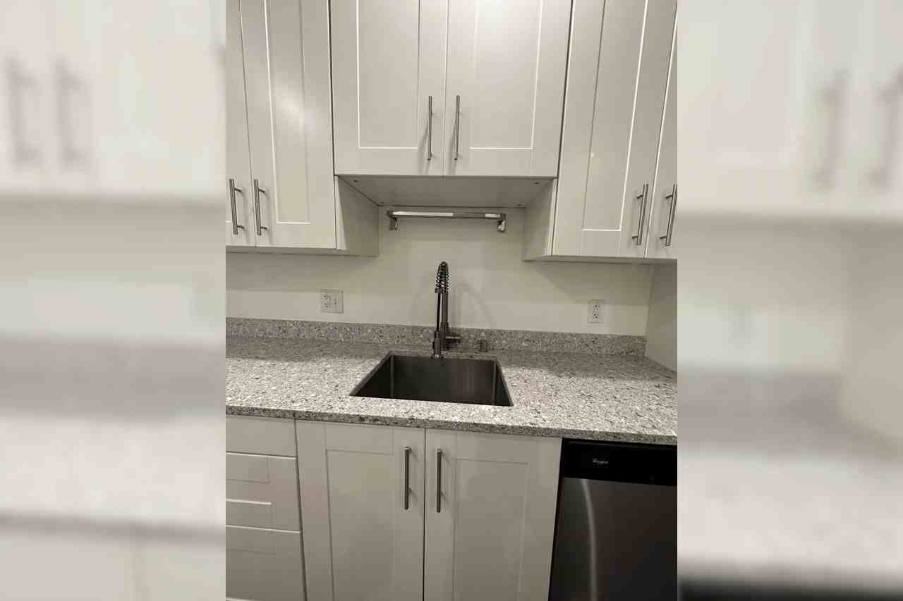 223 N Port St - Photo 3 of 34