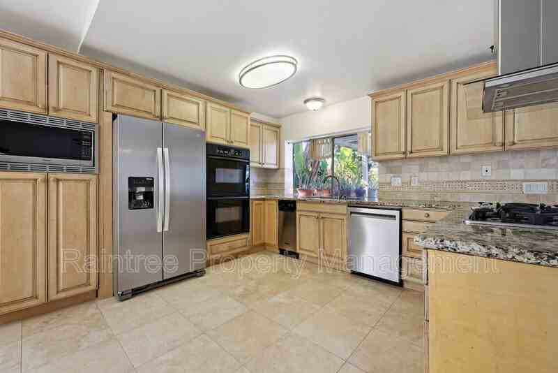 383 Islander St - Photo 2 of 25