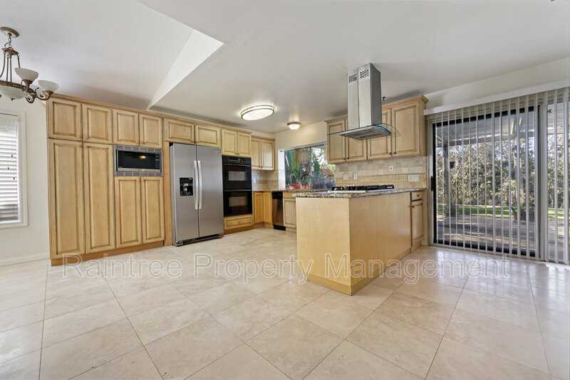 383 Islander St - Photo 3 of 25