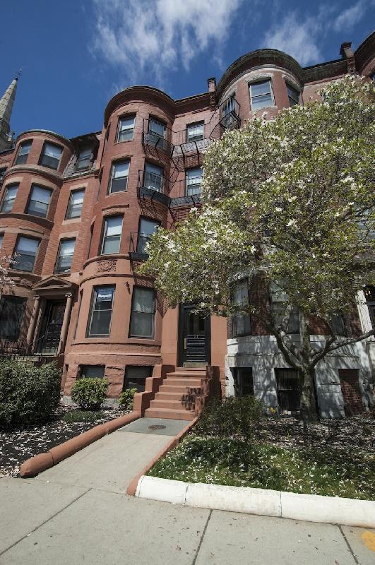 868 Beacon St #15 - Photo 5 of 6