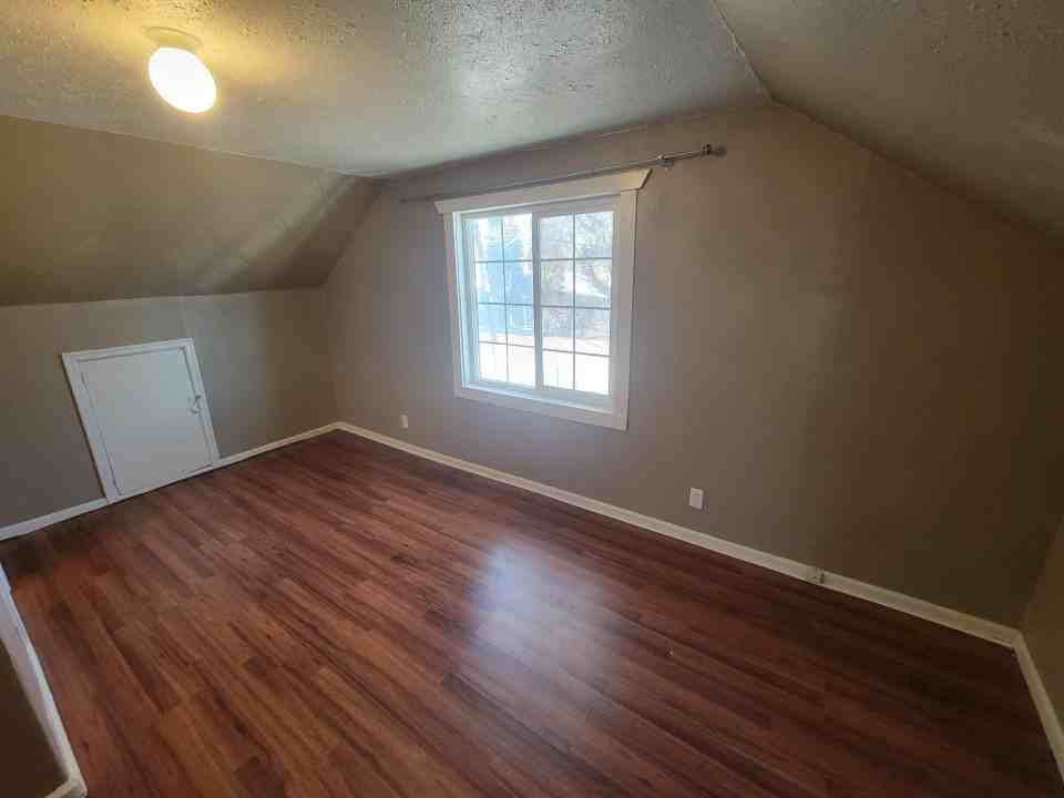 24 1/2 Van Buren St - Photo 2 of 4