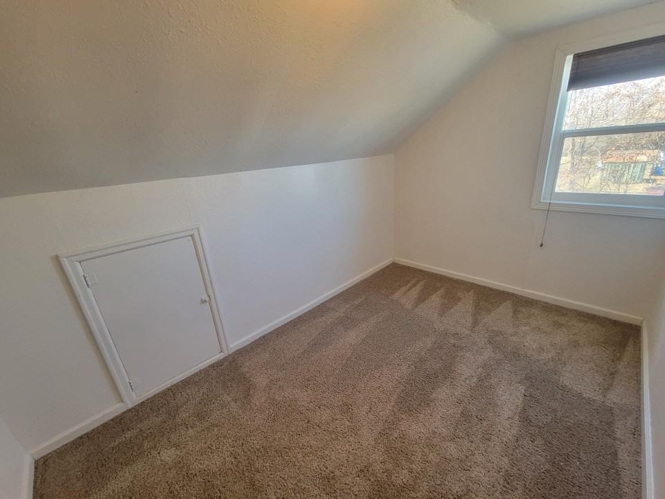 24 1/2 Van Buren St - Photo 4 of 4
