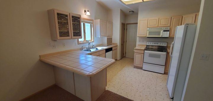 1704 Wellington Pl - Photo 2 of 7