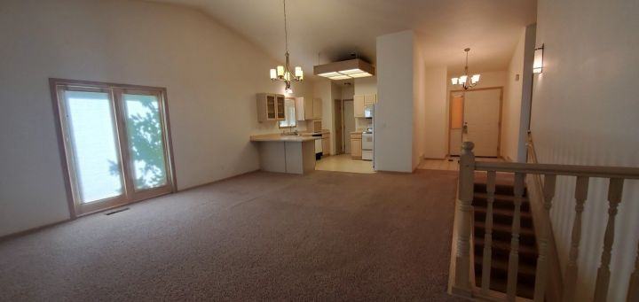 1704 Wellington Pl - Photo 3 of 7