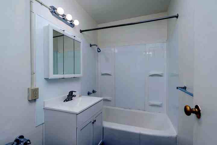 429 N 33rd St - Photo 4 of 6