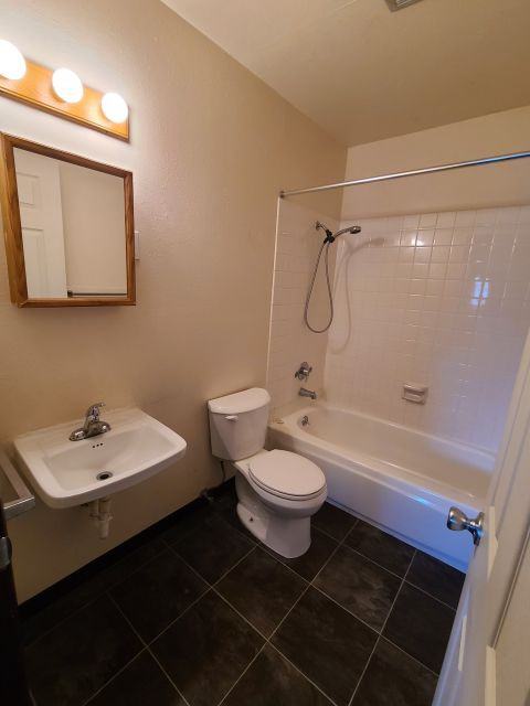 2604 Phyllis Ln - Photo 4 of 4