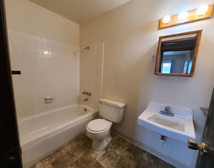 2604 Phyllis Ln - Photo 6 of 6