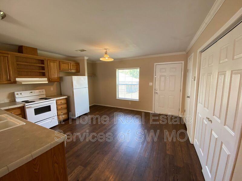 501 W Warren Ave #A - Photo 4 of 14