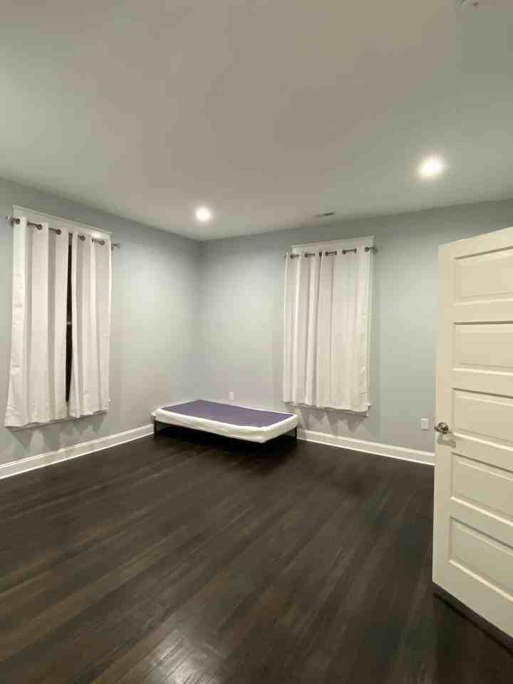 212 West Franklin Street - Photo 2 of 13