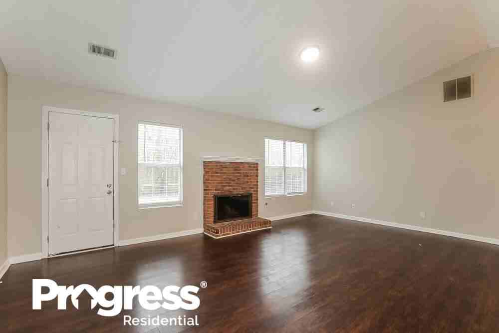 6273 Amberly Rd - Photo 3 of 17