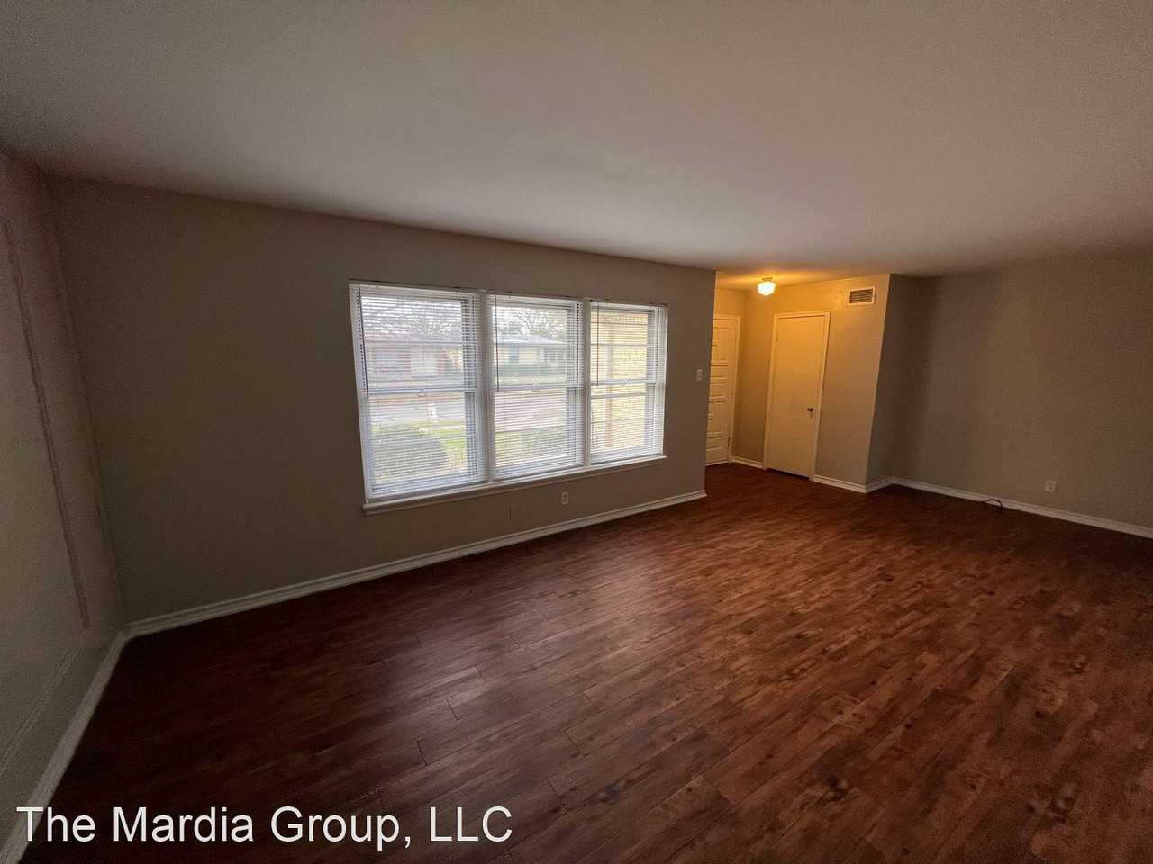 9302 Piper Ln - Photo 3 of 13