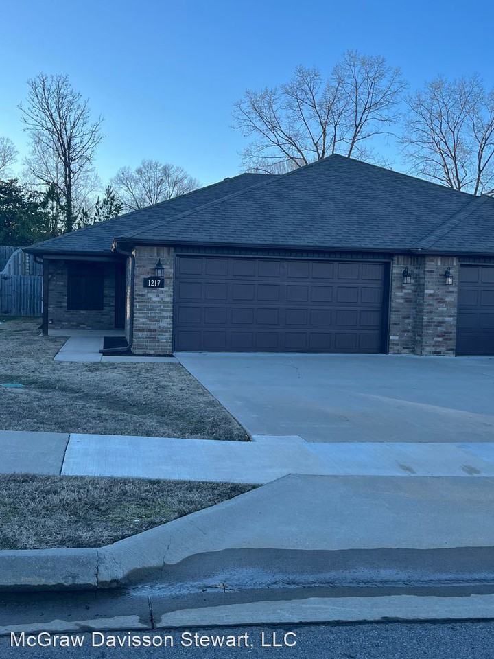 1217 Springhill Rd Apartments in Barling, AR 72923 Zumper