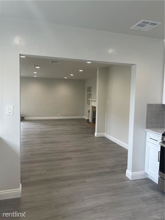 2037 N Manning St - Photo 3 of 10