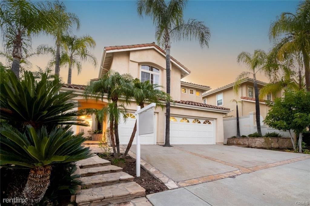 1015 Calle Azul - Photo 2 of 10