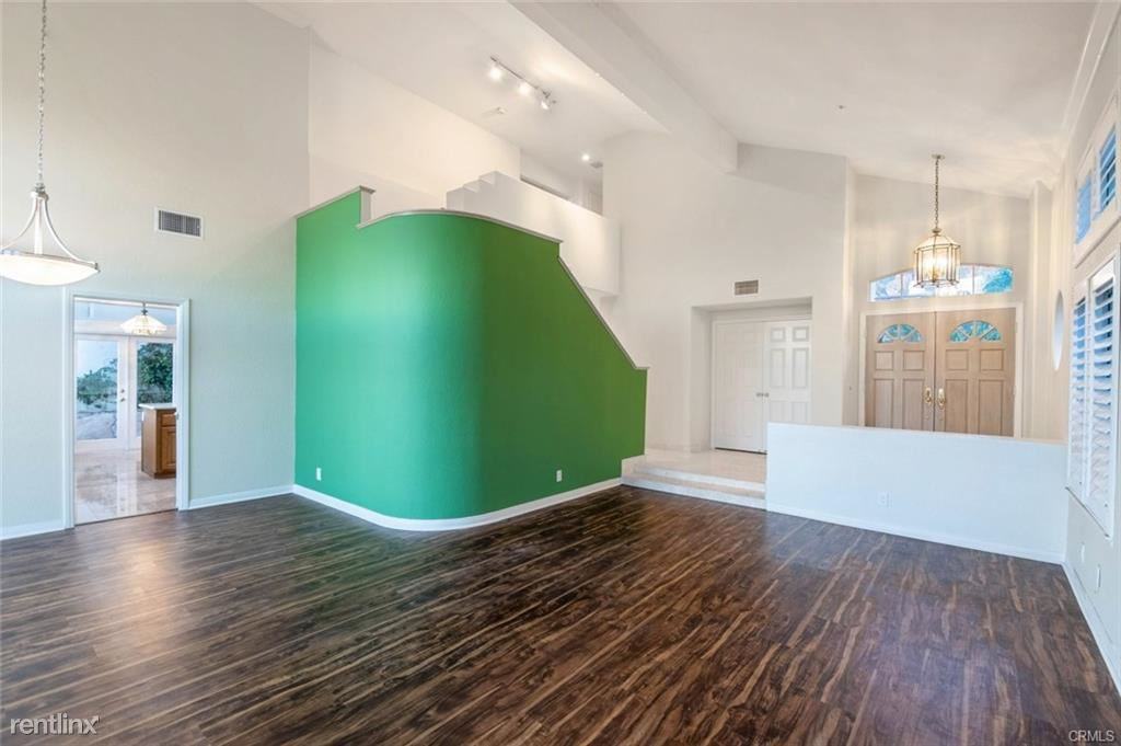 1015 Calle Azul - Photo 3 of 10