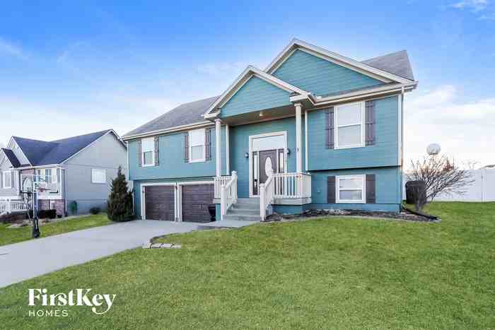 1901 Chestnut Dr - Photo 2 of 15