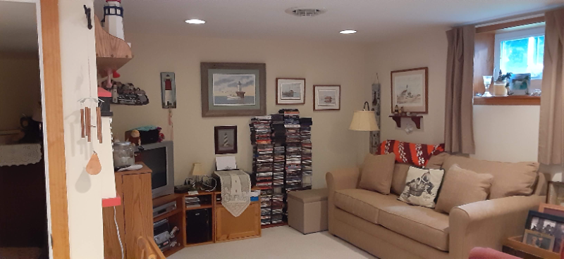 27 1/2 Elm St - Photo 3 of 10