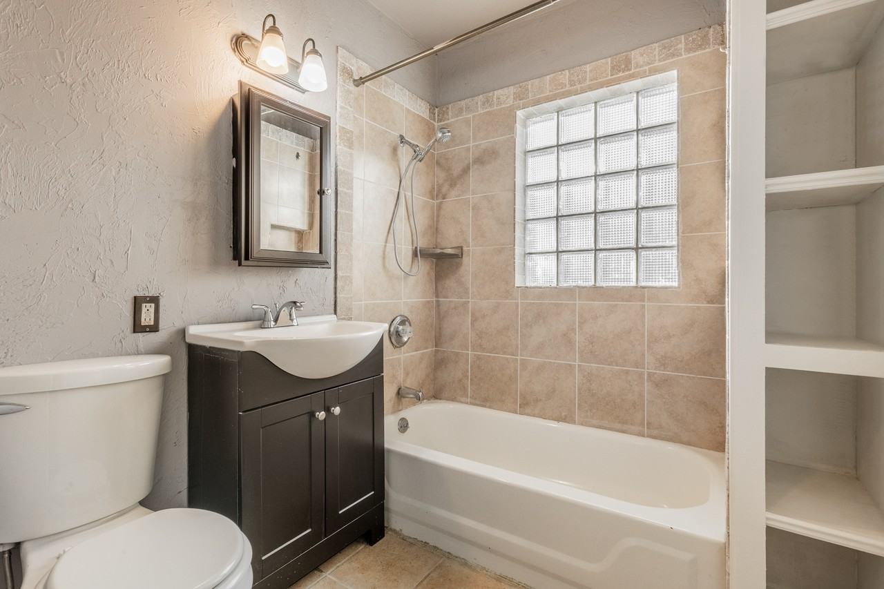 802 Northwest 31st Street #1 - Photo 7 of 14