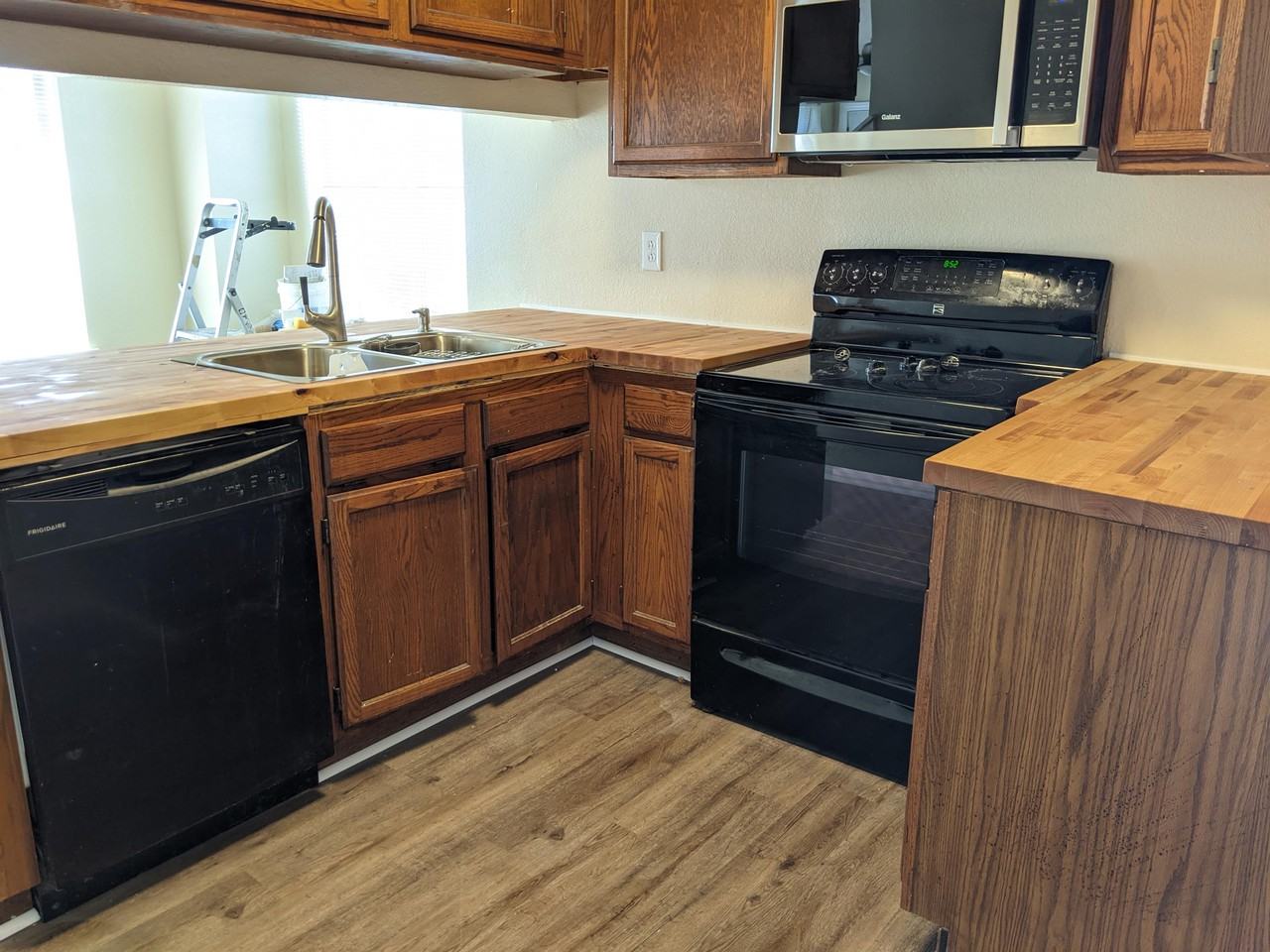 2504 Bluejay Dr - Photo 2 of 19