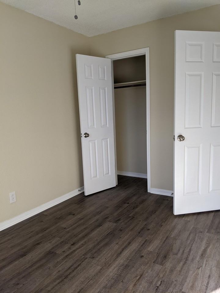 2504 Bluejay Dr - Photo 4 of 19