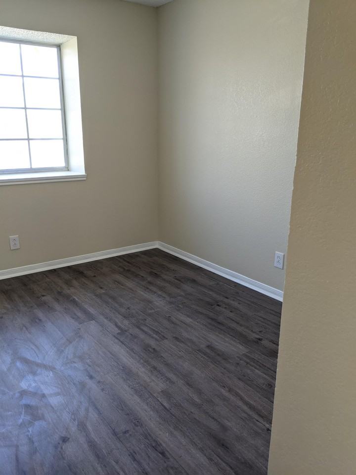 2504 Bluejay Dr - Photo 5 of 19