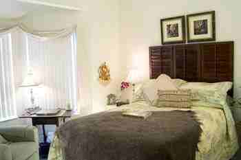 Looking Glass Apartments - Photo 2 of 5