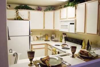 Looking Glass Apartments - Photo 3 of 5