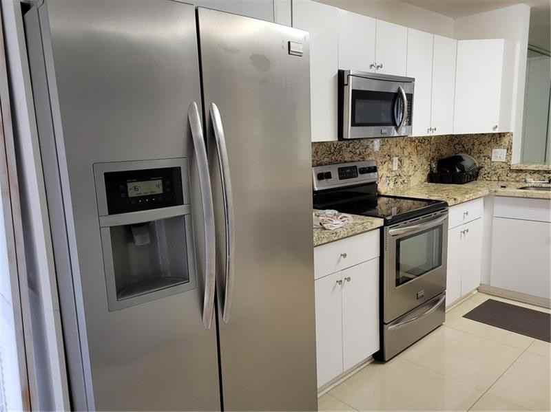 2043 Nw 45th Ave - Photo 3 of 22