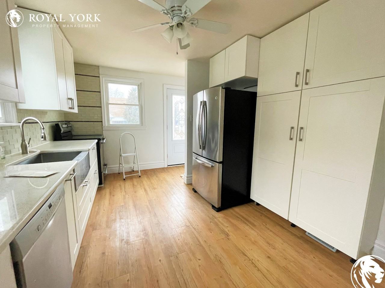 350 Queensdale Ave E #1 - Photo 2 of 27