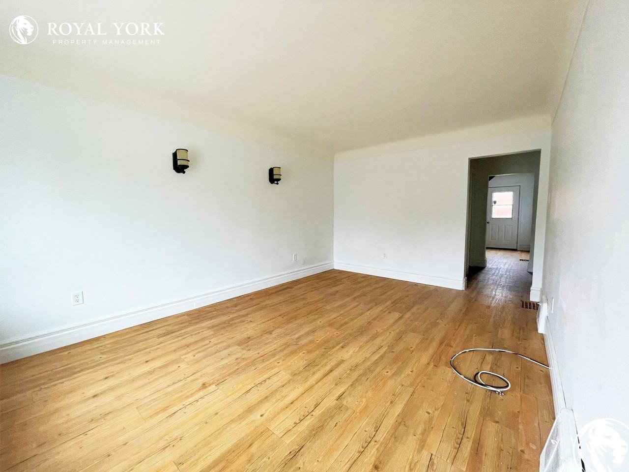 350 Queensdale Ave E #1 - Photo 3 of 27