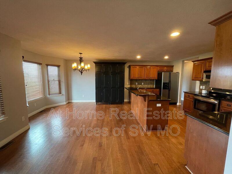 6063 N 19th Ave - Photo 3 of 19