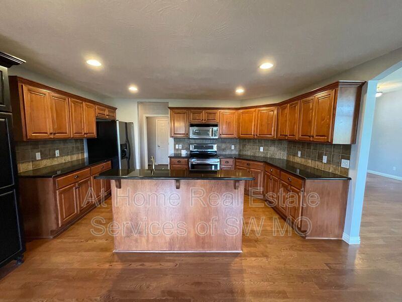 6063 N 19th Ave - Photo 4 of 19