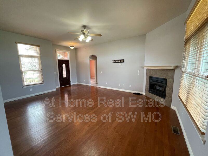6063 N 19th Ave - Photo 5 of 19