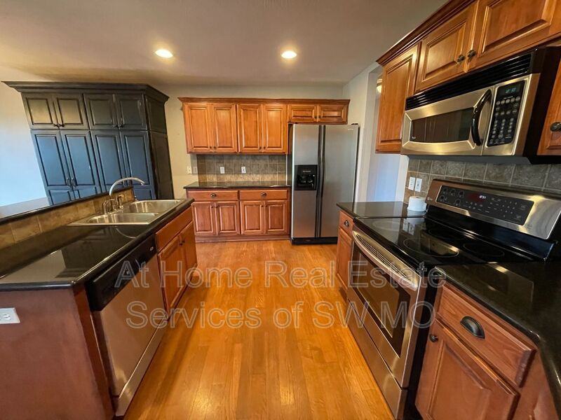 6063 N 19th Ave - Photo 6 of 19
