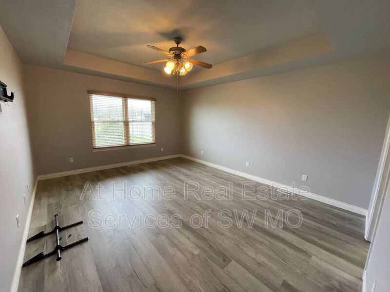6063 N 19th Ave - Photo 7 of 19