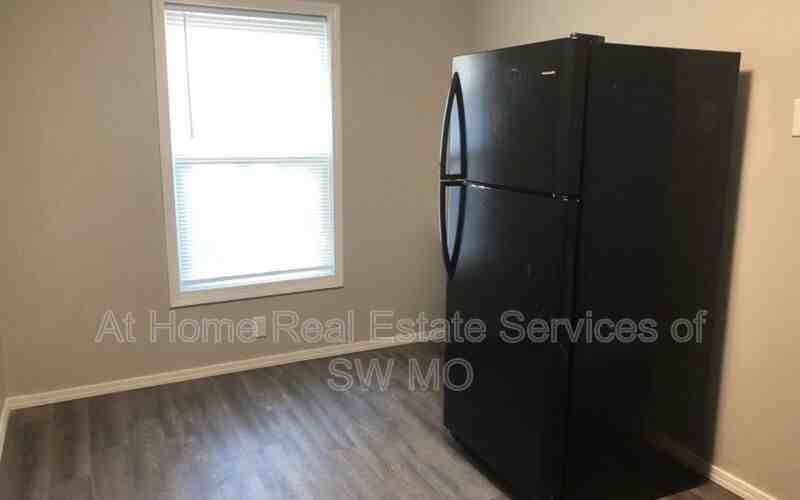 2000 W College St #2000-2 - Photo 3 of 8