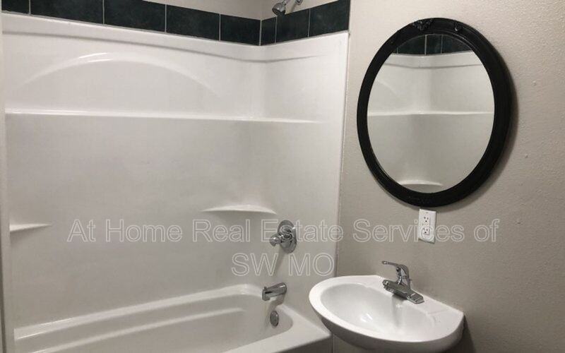 2000 W College St #2000-2 - Photo 4 of 8