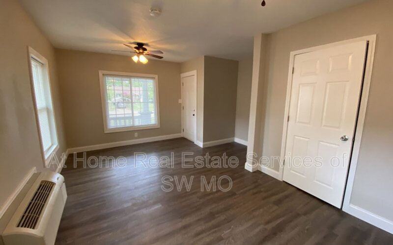 2000 W College St #2000-2 - Photo 6 of 8