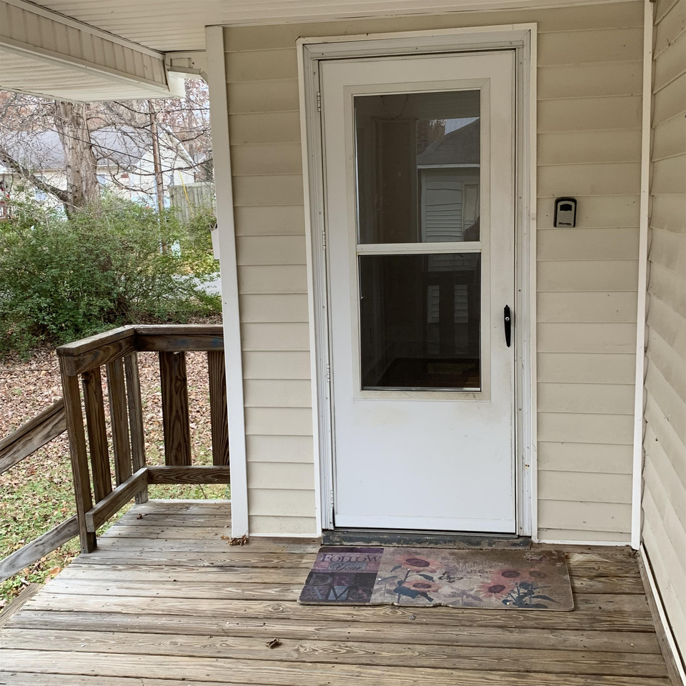 310 W Austin St #1 - Photo 3 of 12