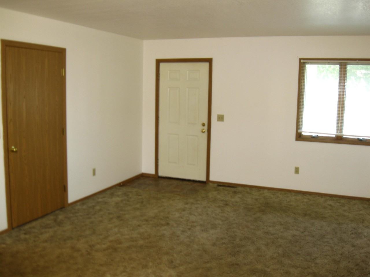 106 W Columbia St #A - Photo 3 of 8