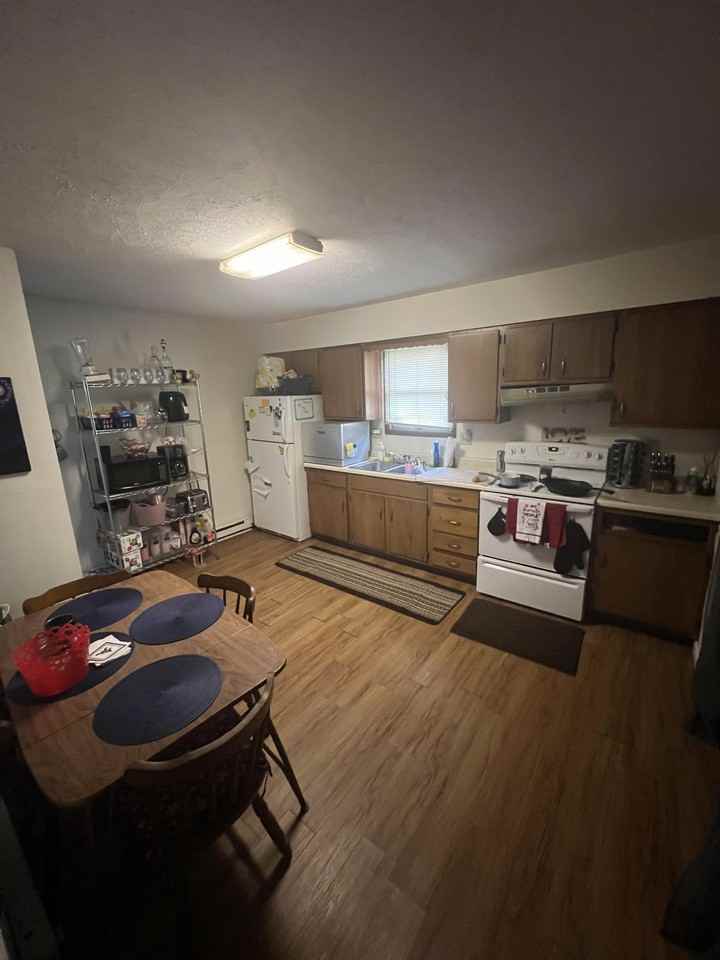 140 1/2 Lorentz St #B - Photo 5 of 15